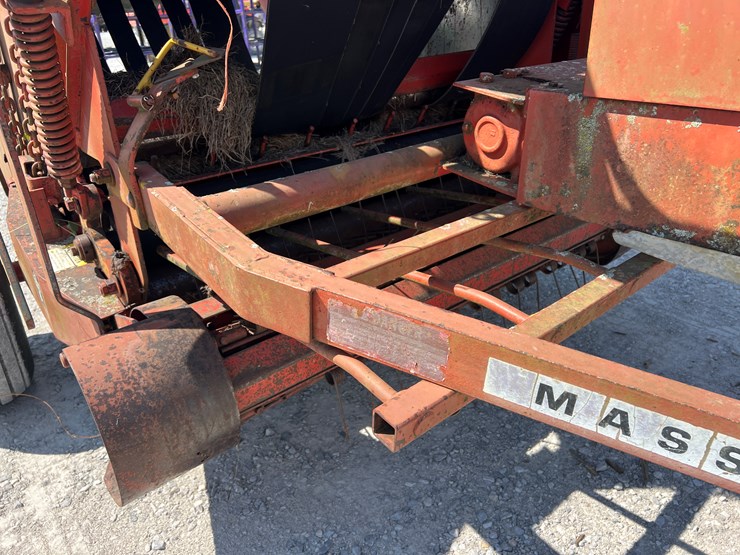 massey-ferguson-450-image-3
