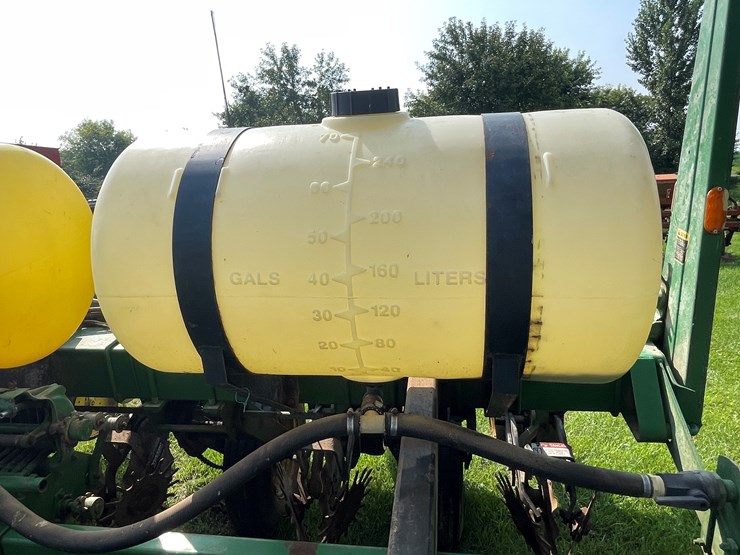 #5551-•-john-deere-p7000-planter-seeder-image-17