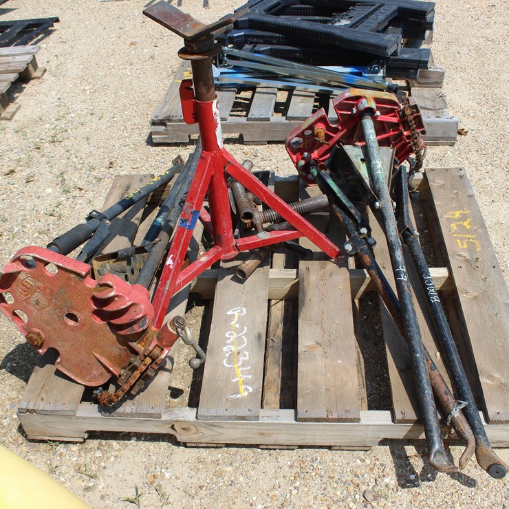 #5124 • LOT OF ASSORTED PIPE STANDS