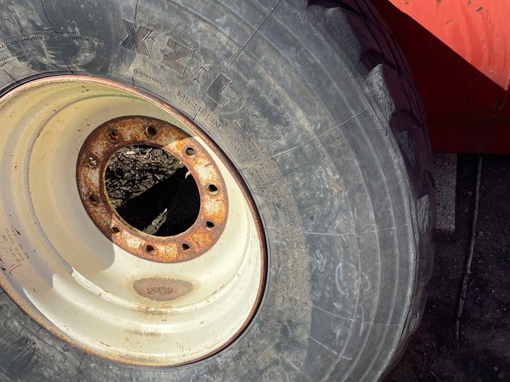 michelin-445/65r22.5-wagon-tire-image-3