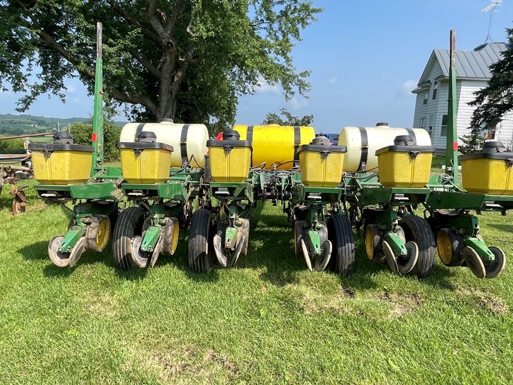#5551-•-john-deere-p7000-planter-seeder-image-6