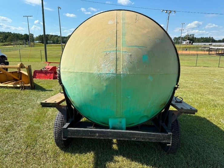 950-gallon-tank-on-trailer-(tandem-axle,-only-two-image-3