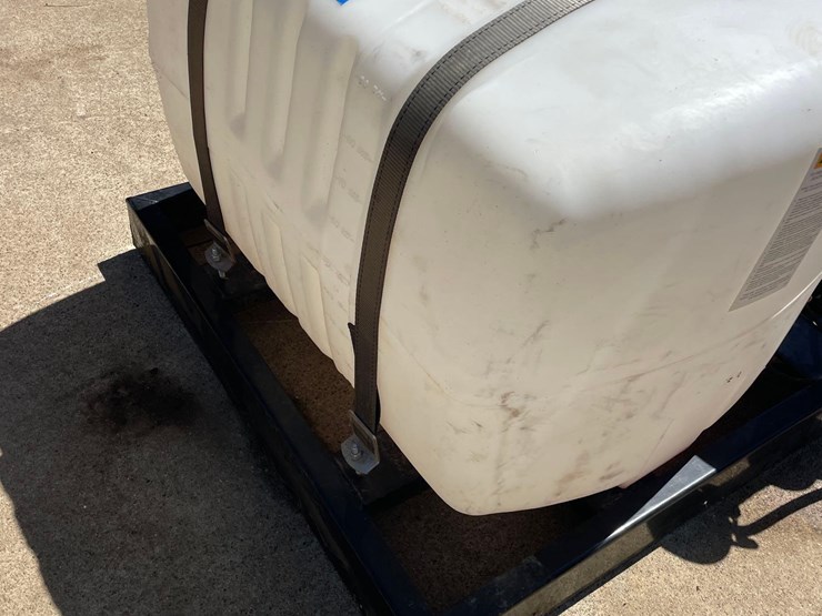 100-gallon-spray-tank-image-8