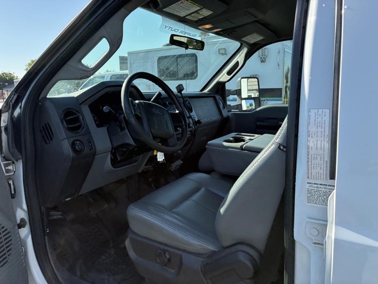 2012-ford-f550-image-13