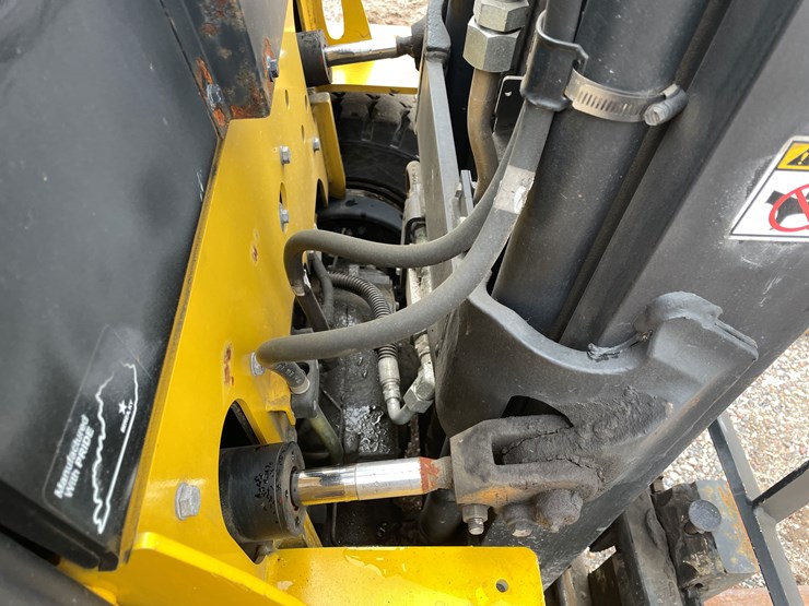 #140-•-2016-yale-glp040-lp-gas-4,000-lb-forklift-image-17