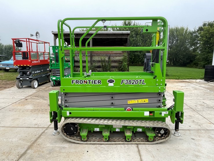 #120-•-2024-frontier-f3820tl-track-drive-scissors-lift-with-outriggers-image-5