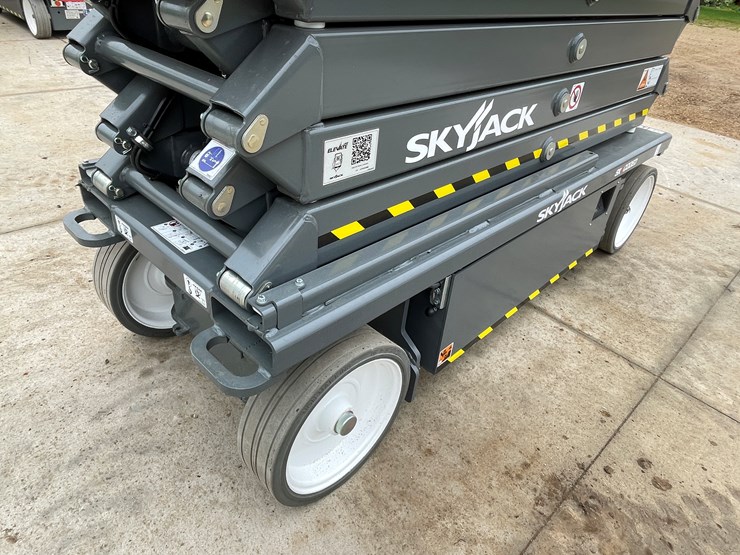 #124-•-2025-skyjack-sj3226e-scissors-lift-image-10