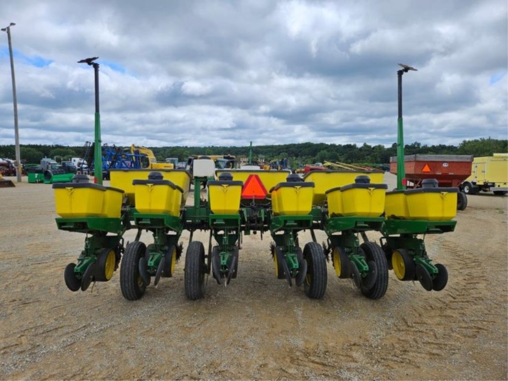 john-deere-7200-image-4