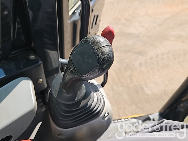 2019-deere-35g-image-33