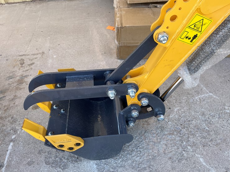 #4600-•-landhero-mini-excavator-image-3