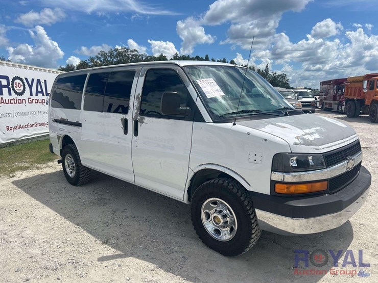 2008-chevrolet-express-passenger-van-image-2