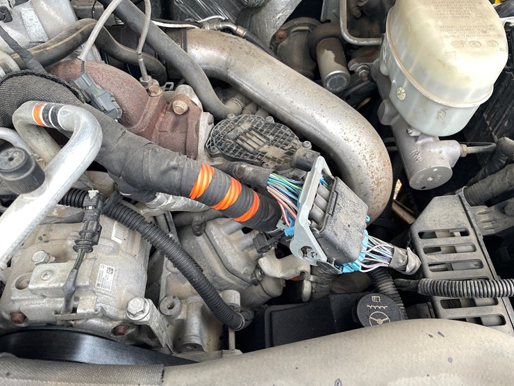 #112-•-2015-chevy-2500-diesel-4x4-pickup-(has-wi-title)-image-37