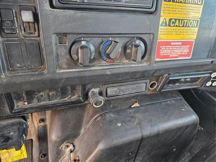 #385-•-1996-ih-4900-crew-cab-dump-truck-image-41