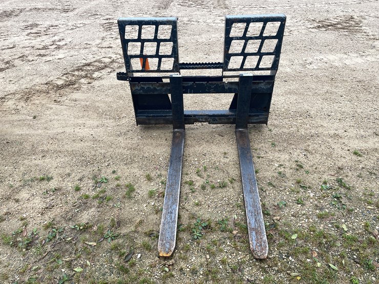 #194-•-stout-skid-steer-mount-pallet-forks-image-2