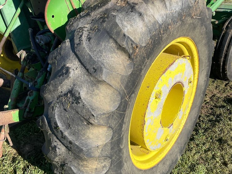 john-deere-2040-image-6