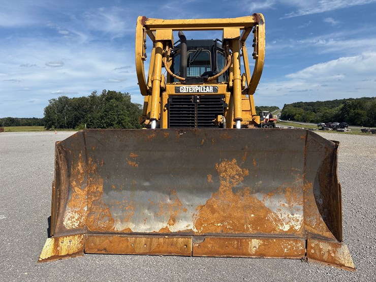 2010-caterpillar-d6t-xl-image-2