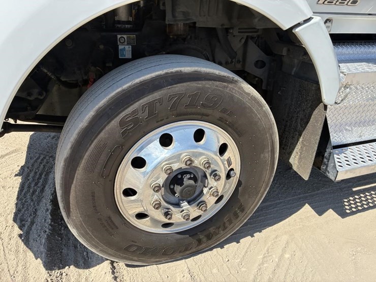 2015-kenworth-t880-image-13