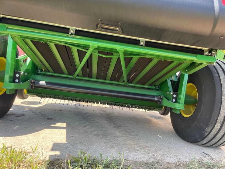 2021-john-deere-560m-image-43