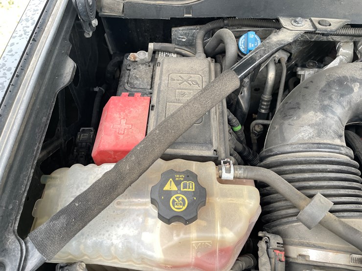#112-•-2015-chevy-2500-diesel-4x4-pickup-(has-wi-title)-image-41