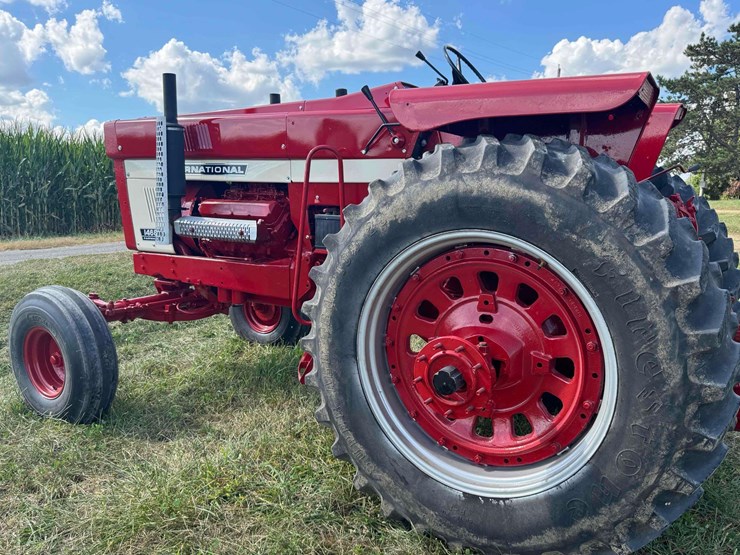 1972-ih-1468-tractor-image-4