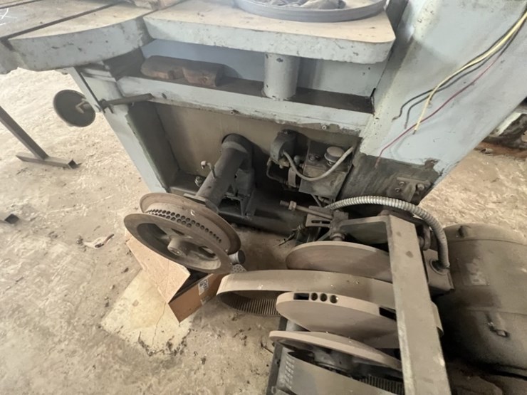 doall-36-r-vertical-band-saw-image-10