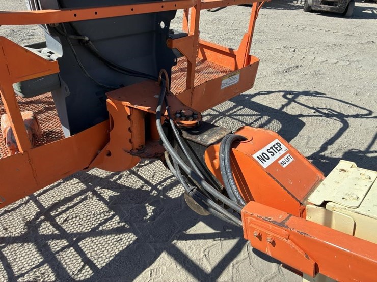 2012-jlg-400s-image-7