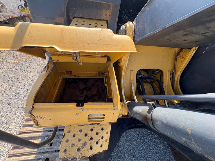 deere-200d-lc-image-16