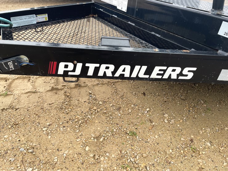 #164-•-2023-pj-tilt-top-16'-utility-trailer-(has-wi-title)-image-13