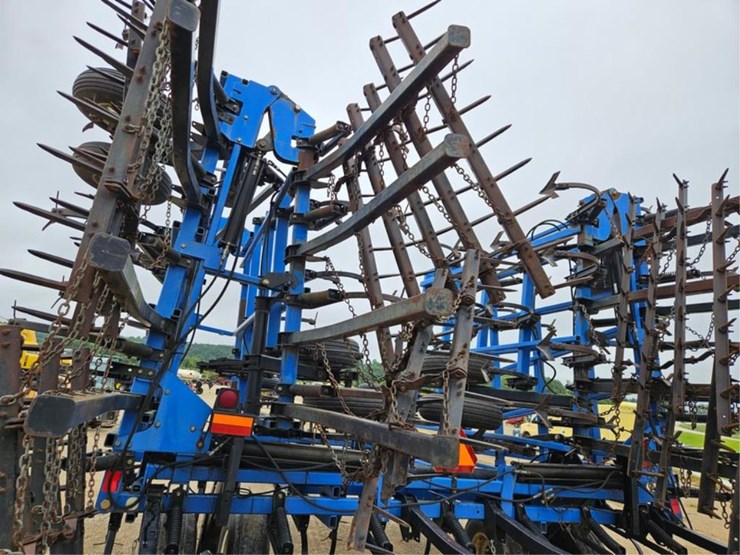 new-holland-st250-image-35