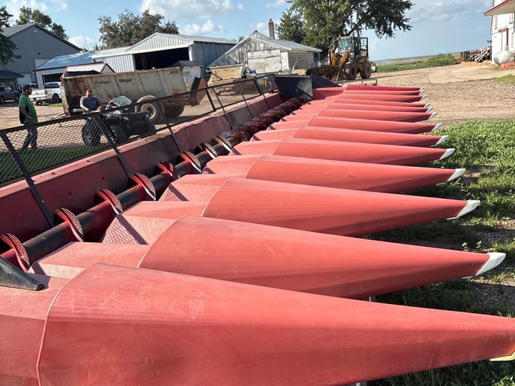 12-row-30”-corn-head-(-ih-1000-series-frame)-image-6