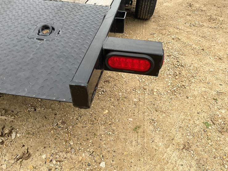 #164-•-2023-pj-tilt-top-16'-utility-trailer-(has-wi-title)-image-27
