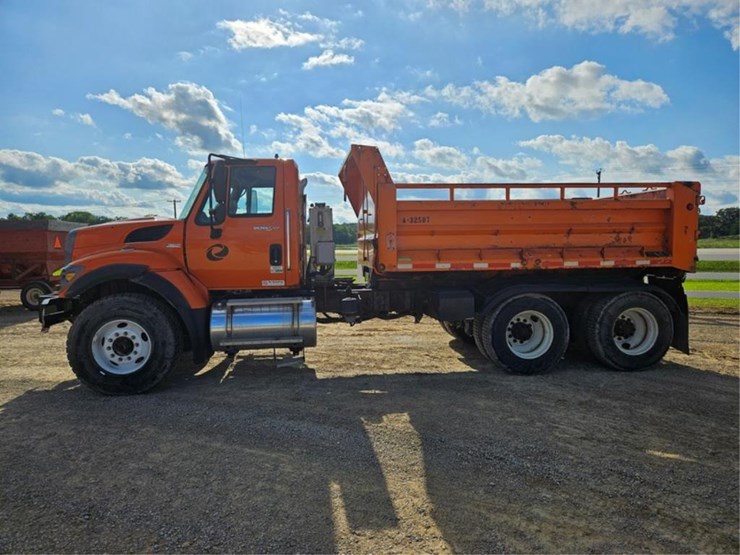 #381-•-2009-ih-7500-tandem-axle-dump-truck-image-2
