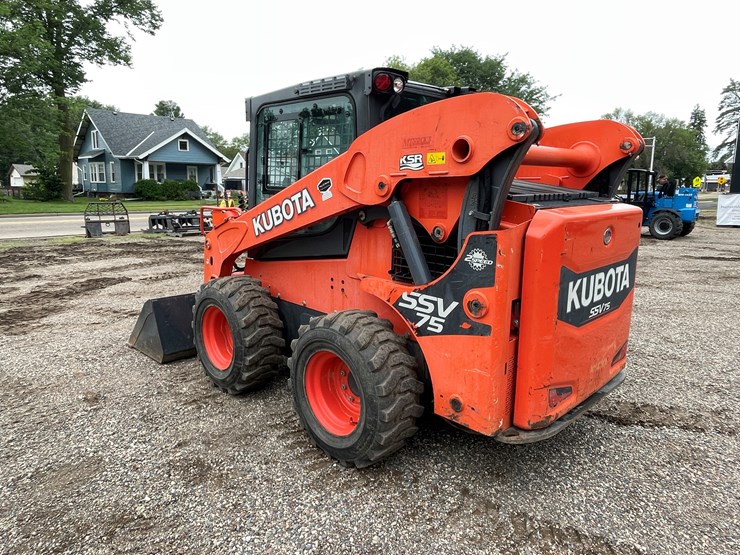 2016-kubota-ssv75-image-7