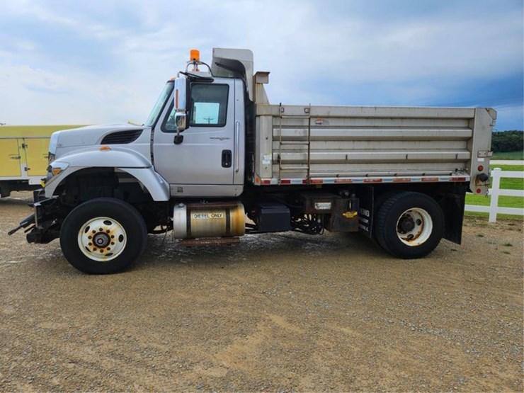 #318-•-2013-ih-7000-work-star-dump-truck-image-2