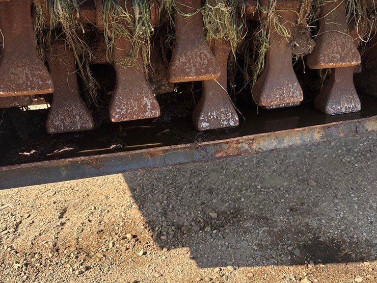 pro-twin-slinger-8030-manure-spreader-image-24