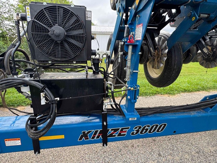 2014-kinze-3600-image-23