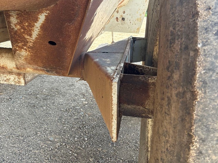 pro-twin-slinger-8030-manure-spreader-image-12
