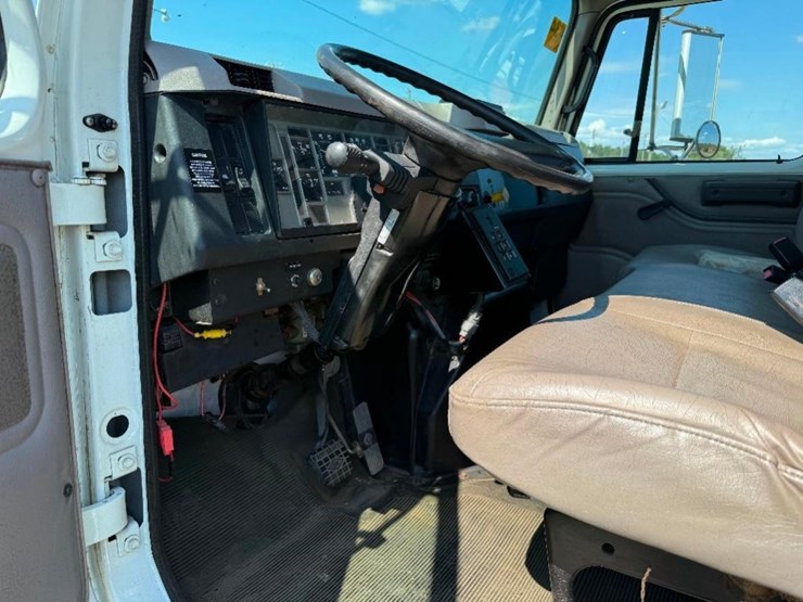 2000-international-4900-image-25