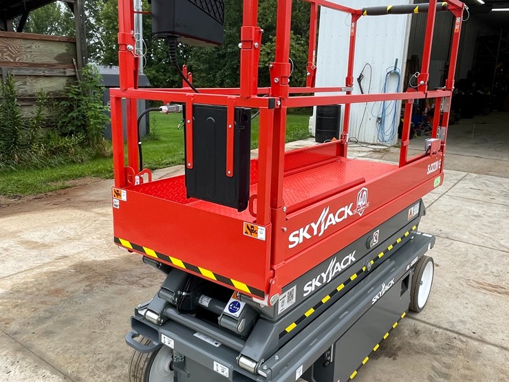 #126-•-2025-skyjack-sj3220e-scissors-lift-image-2