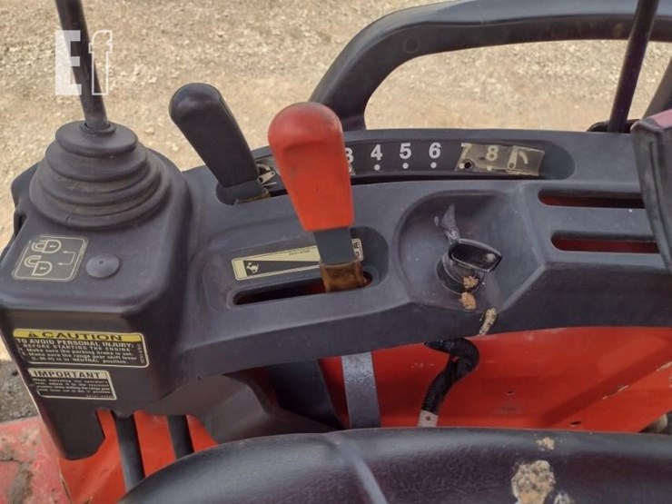 16-kubota-b26tlb-tractor-8242-image-9