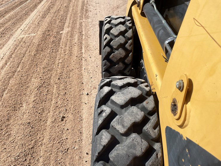 2004-caterpillar-236b-image-9