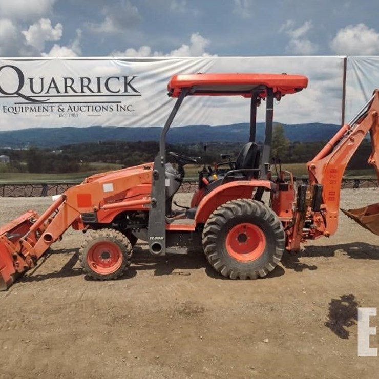 16 KUBOTA B26TLB TRACTOR 8242