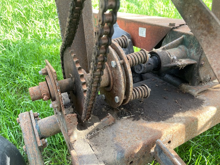 #5478-•-new-idea-pto-driven-buzz-saw-image-22