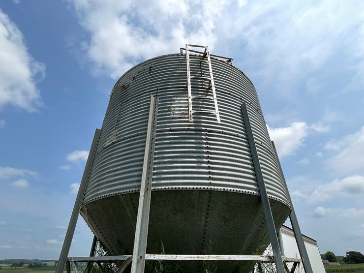 #5493-•-metal-feed-bin-image-6