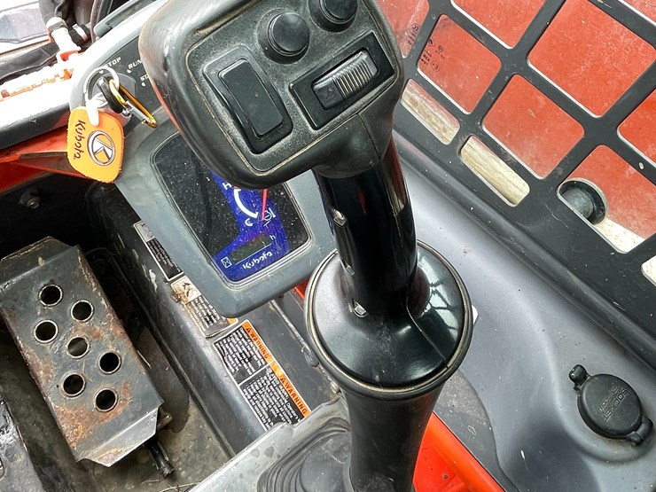 2016-kubota-ssv75-image-43