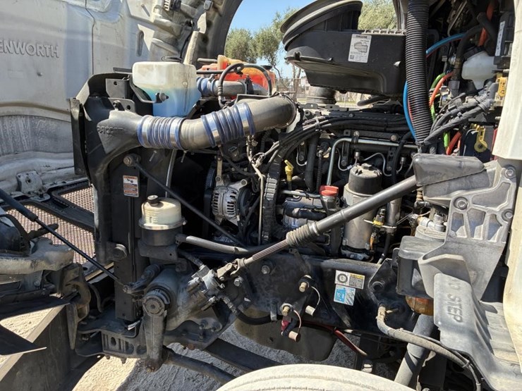 2015-kenworth-t880-image-14