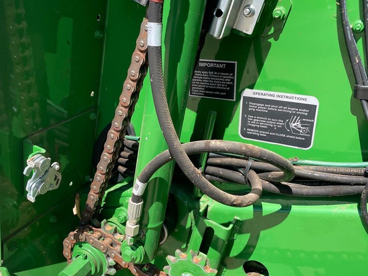 2021-john-deere-560m-image-32