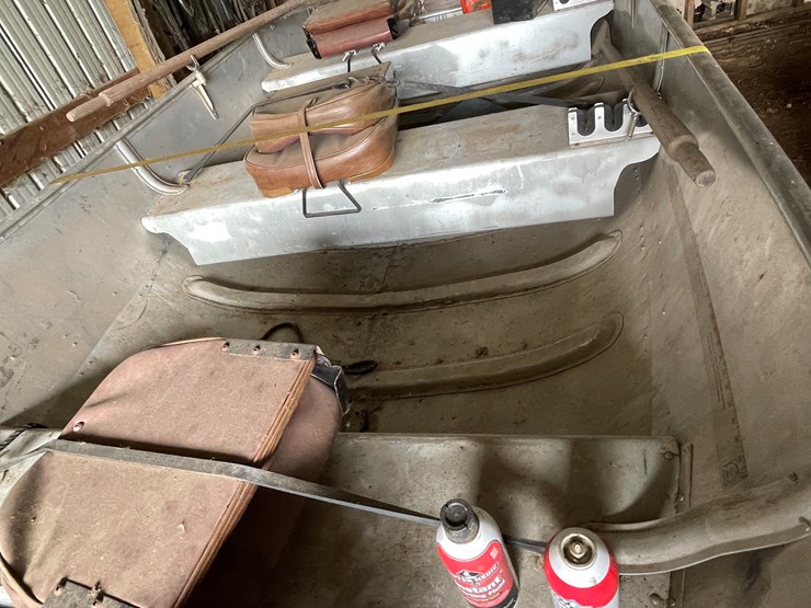 #5492-•-14'-alumacraft-boat-with-chrysler-20hp-outboard-motor-image-18