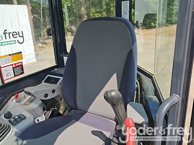 2019-deere-35g-image-32
