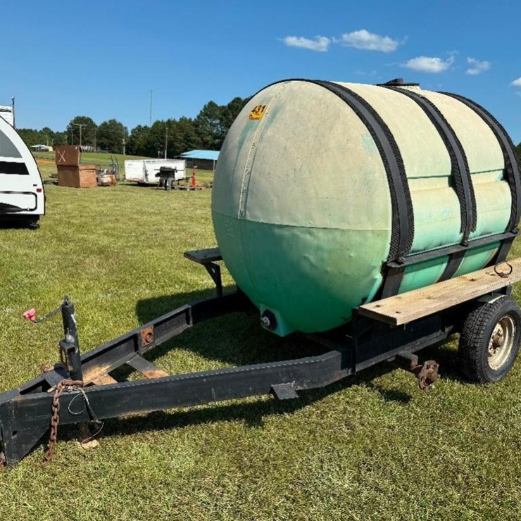 950 GALLON TANK ON TRAILER (TANDEM AXLE, ONLY TWO